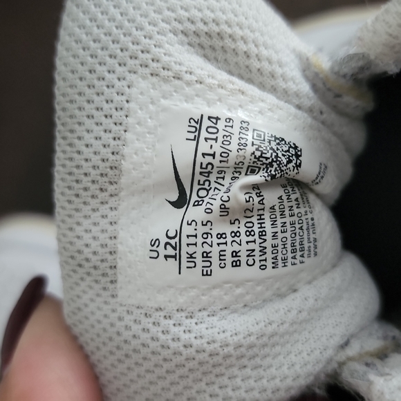 Nike - Picture 3 of 3